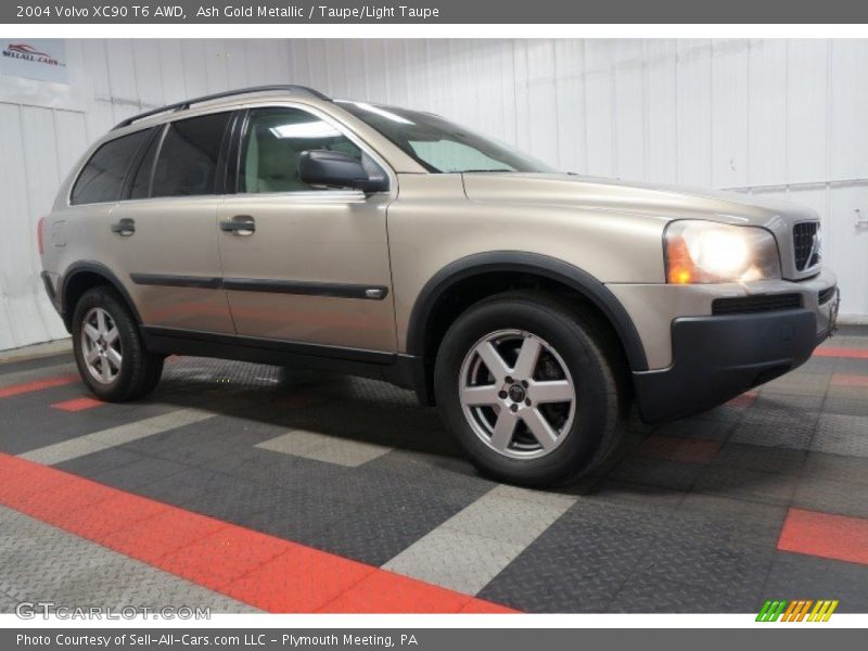 Front 3/4 View of 2004 XC90 T6 AWD