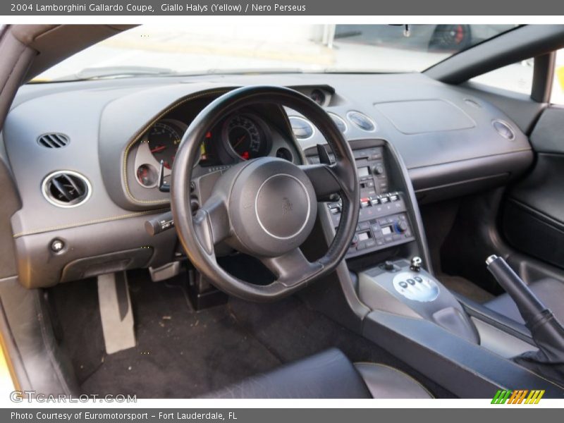 Dashboard of 2004 Gallardo Coupe