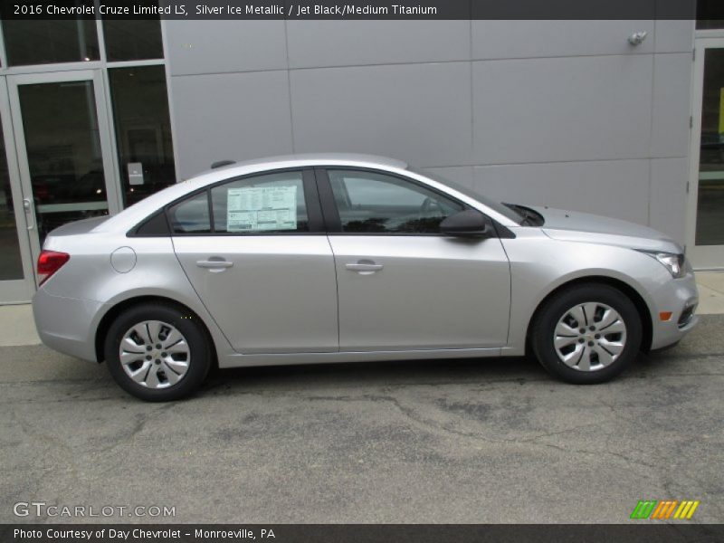 Silver Ice Metallic / Jet Black/Medium Titanium 2016 Chevrolet Cruze Limited LS