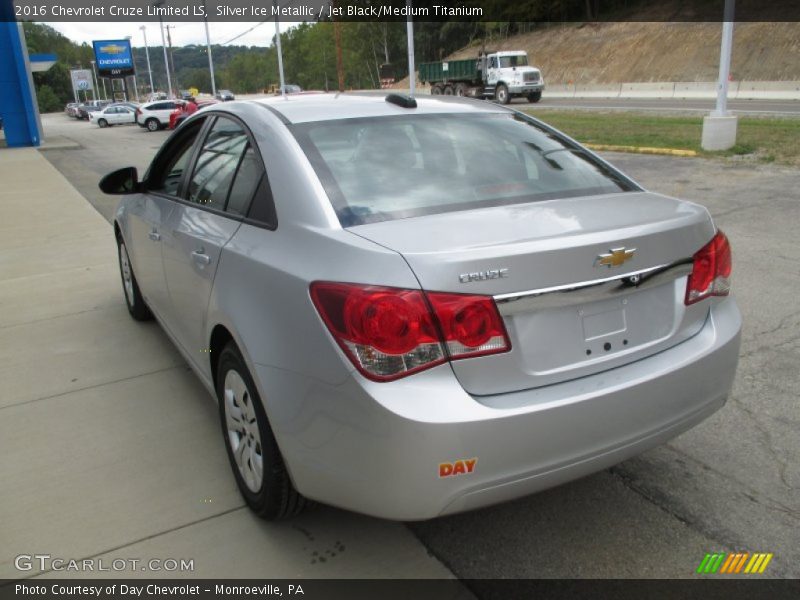 Silver Ice Metallic / Jet Black/Medium Titanium 2016 Chevrolet Cruze Limited LS