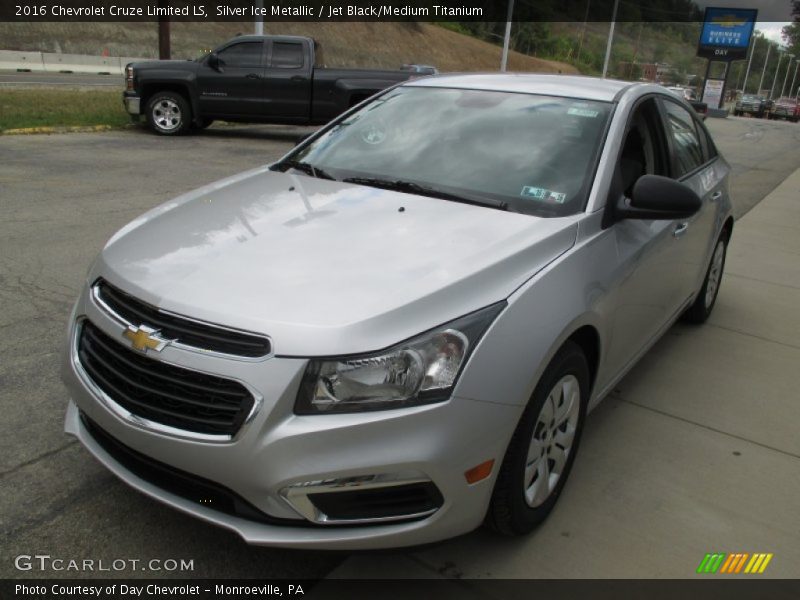 Silver Ice Metallic / Jet Black/Medium Titanium 2016 Chevrolet Cruze Limited LS