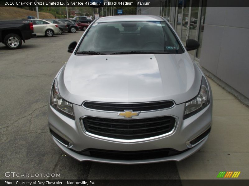 Silver Ice Metallic / Jet Black/Medium Titanium 2016 Chevrolet Cruze Limited LS