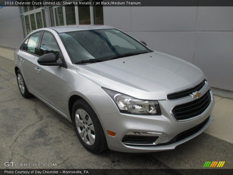 Silver Ice Metallic / Jet Black/Medium Titanium 2016 Chevrolet Cruze Limited LS