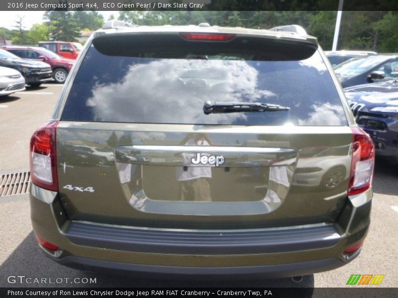 ECO Green Pearl / Dark Slate Gray 2016 Jeep Compass Sport 4x4