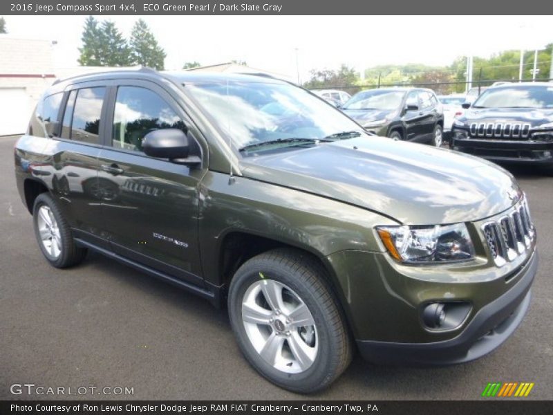 Front 3/4 View of 2016 Compass Sport 4x4