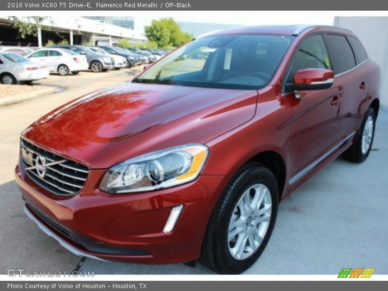 Front 3/4 View of 2016 XC60 T5 Drive-E