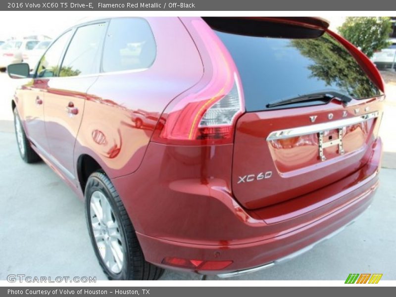 Flamenco Red Metallic / Off-Black 2016 Volvo XC60 T5 Drive-E