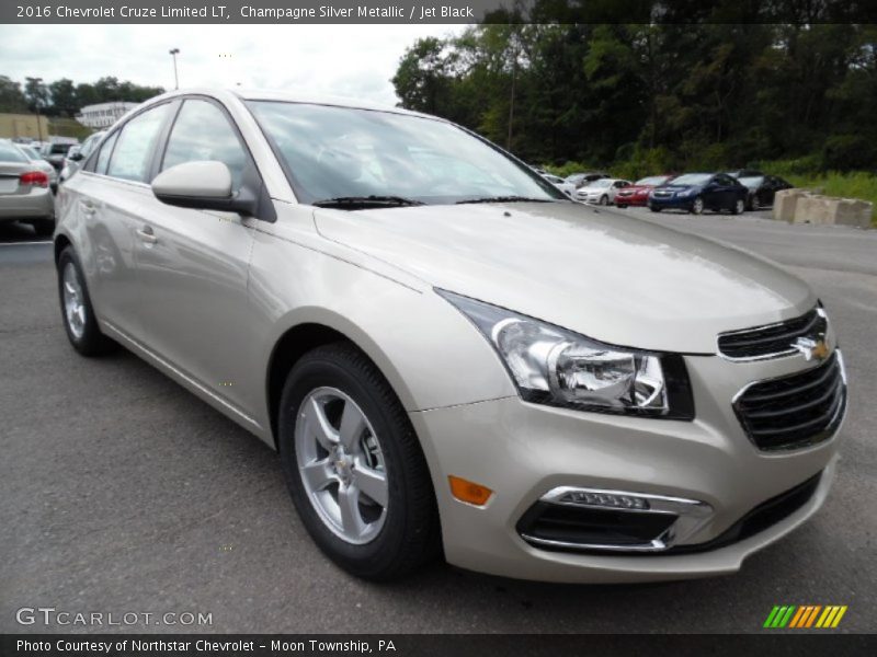 Front 3/4 View of 2016 Cruze Limited LT
