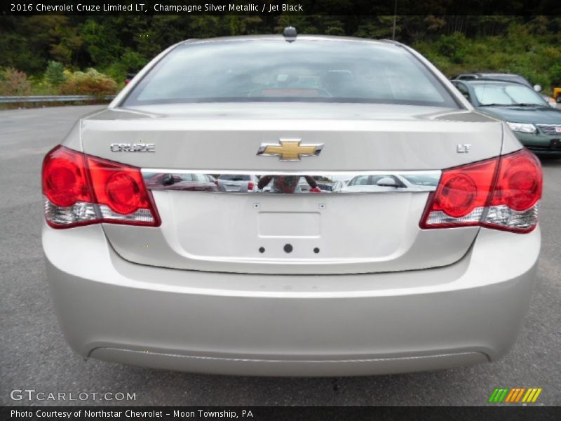 Champagne Silver Metallic / Jet Black 2016 Chevrolet Cruze Limited LT