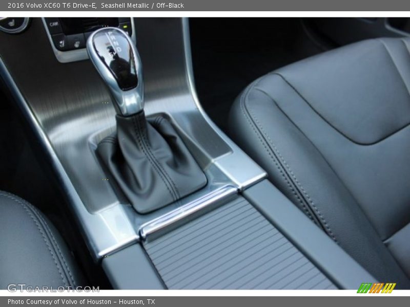 Seashell Metallic / Off-Black 2016 Volvo XC60 T6 Drive-E