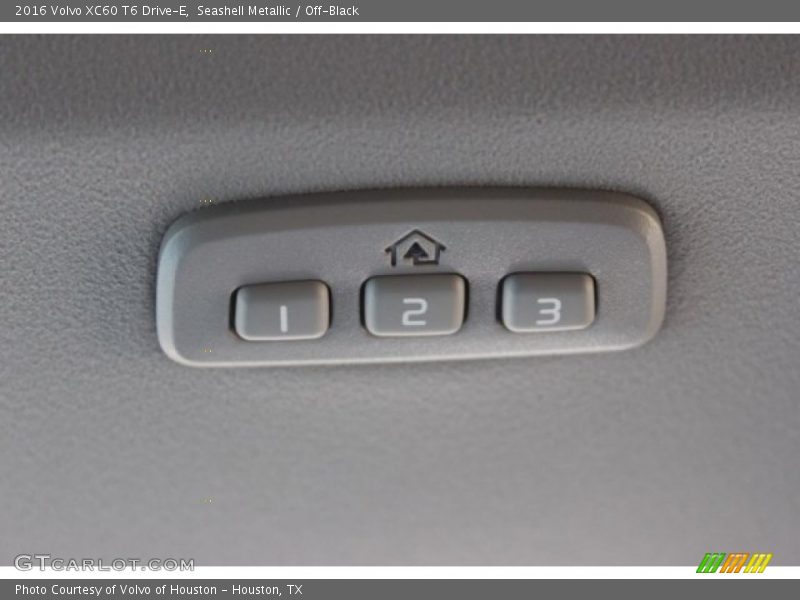 Seashell Metallic / Off-Black 2016 Volvo XC60 T6 Drive-E