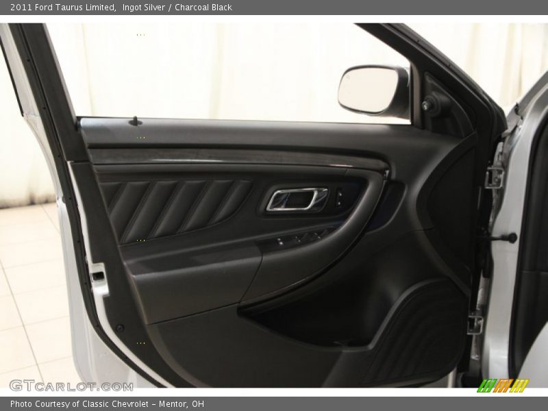 Ingot Silver / Charcoal Black 2011 Ford Taurus Limited