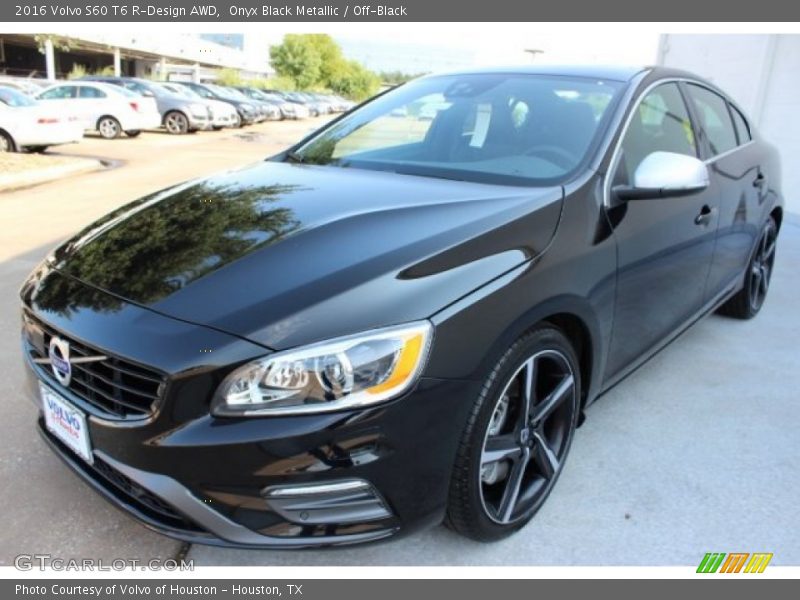 Front 3/4 View of 2016 S60 T6 R-Design AWD
