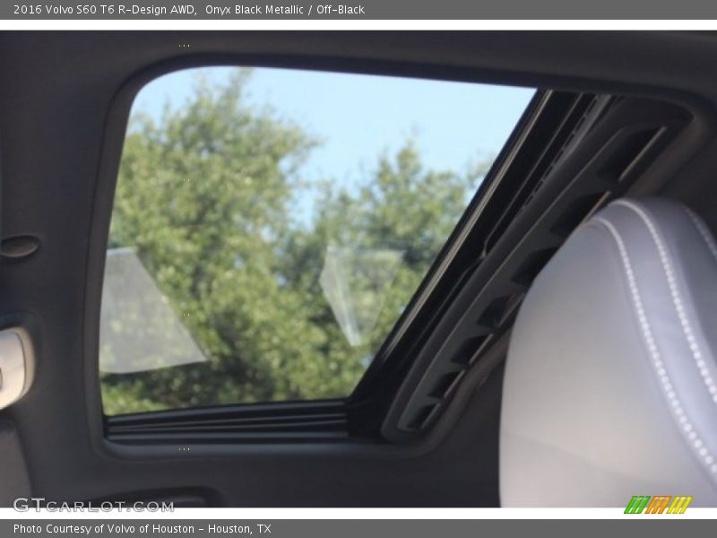 Sunroof of 2016 S60 T6 R-Design AWD