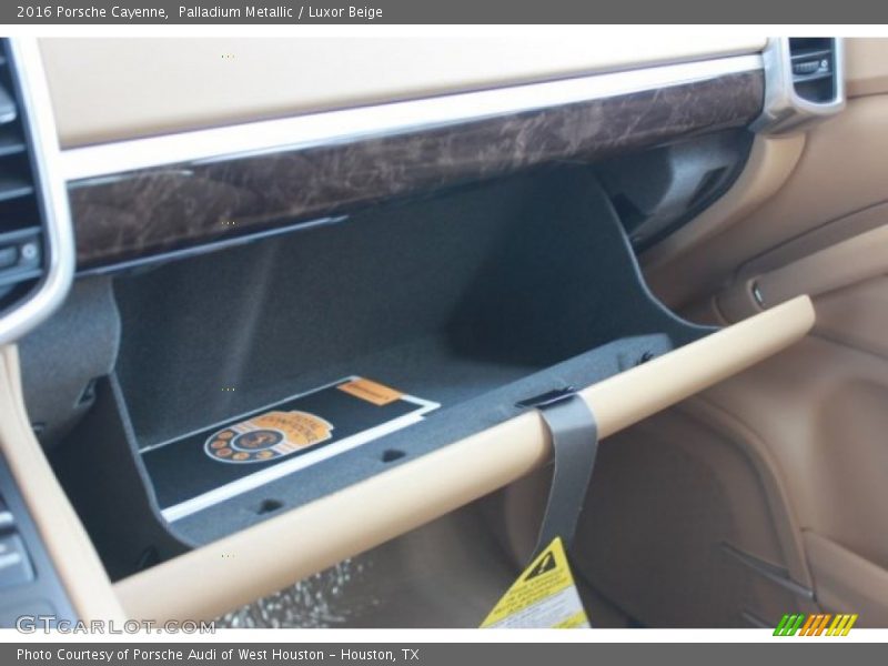 Palladium Metallic / Luxor Beige 2016 Porsche Cayenne
