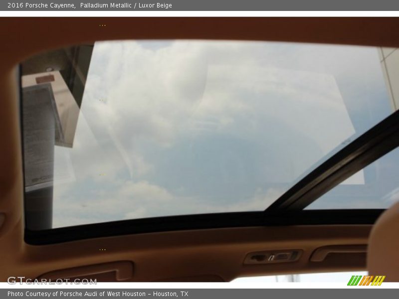 Sunroof of 2016 Cayenne 