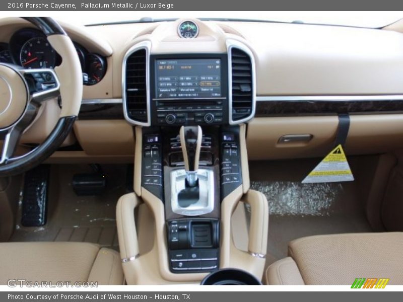 Dashboard of 2016 Cayenne 