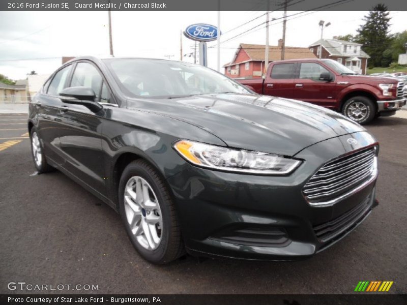 Front 3/4 View of 2016 Fusion SE