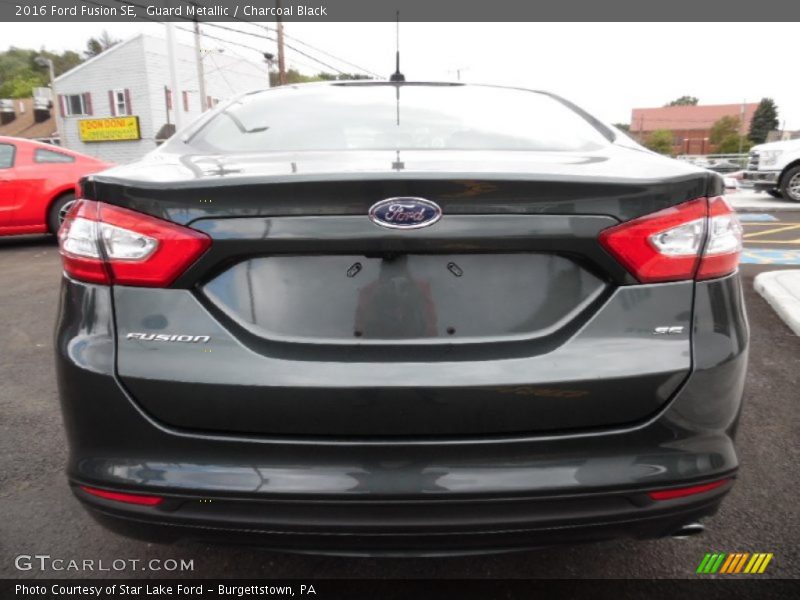 Guard Metallic / Charcoal Black 2016 Ford Fusion SE