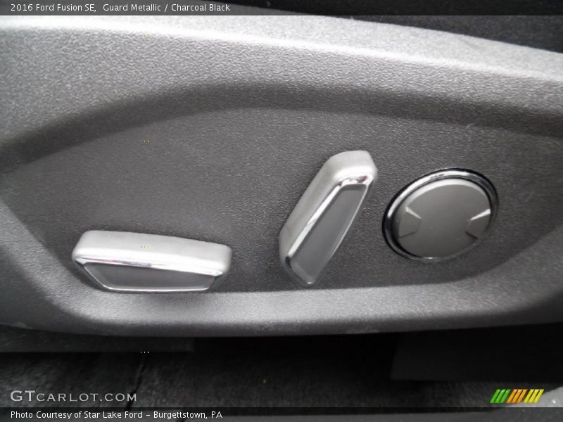 Guard Metallic / Charcoal Black 2016 Ford Fusion SE