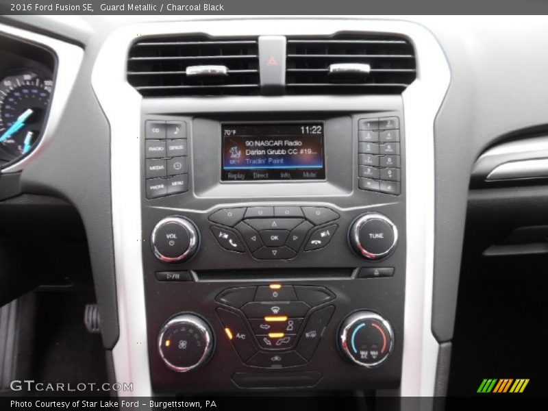 Guard Metallic / Charcoal Black 2016 Ford Fusion SE