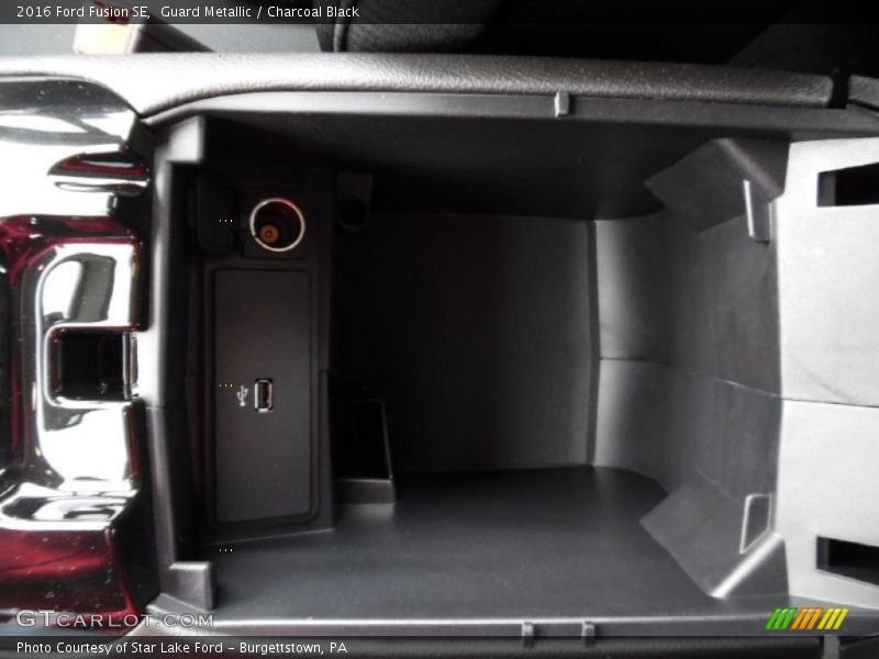 Guard Metallic / Charcoal Black 2016 Ford Fusion SE