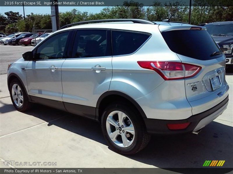 Ingot Silver Metallic / Charcoal Black 2016 Ford Escape SE