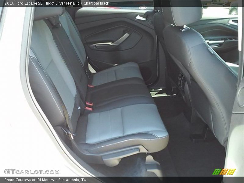 Ingot Silver Metallic / Charcoal Black 2016 Ford Escape SE
