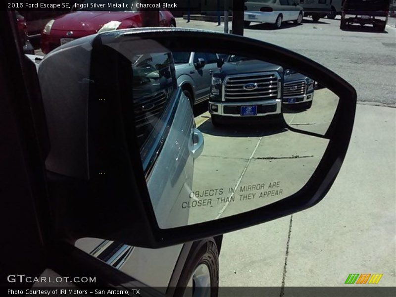 Ingot Silver Metallic / Charcoal Black 2016 Ford Escape SE