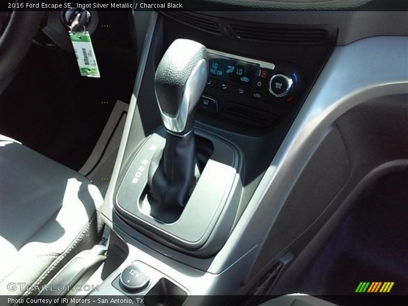Ingot Silver Metallic / Charcoal Black 2016 Ford Escape SE