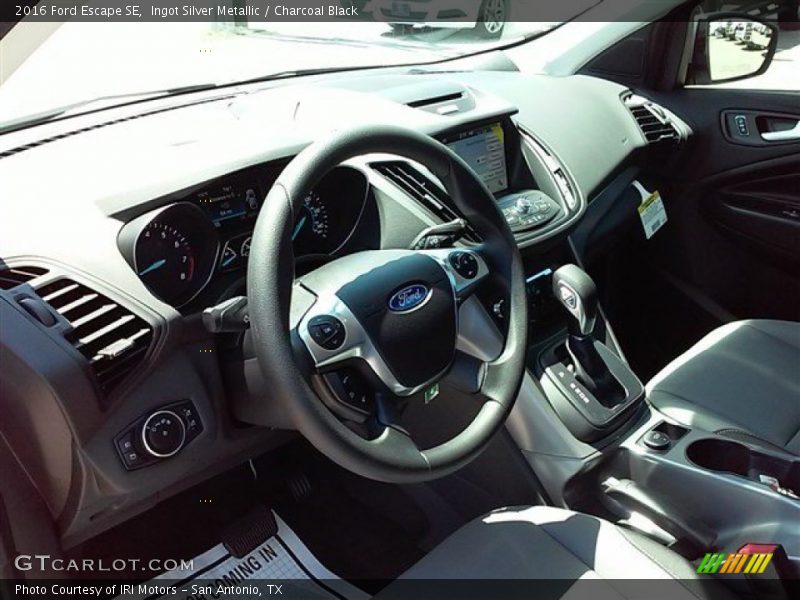 Ingot Silver Metallic / Charcoal Black 2016 Ford Escape SE