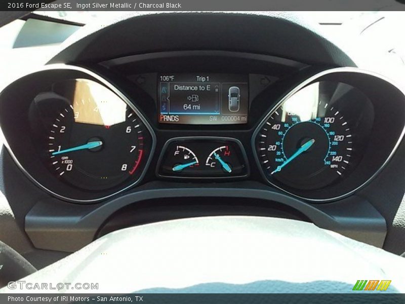 Ingot Silver Metallic / Charcoal Black 2016 Ford Escape SE