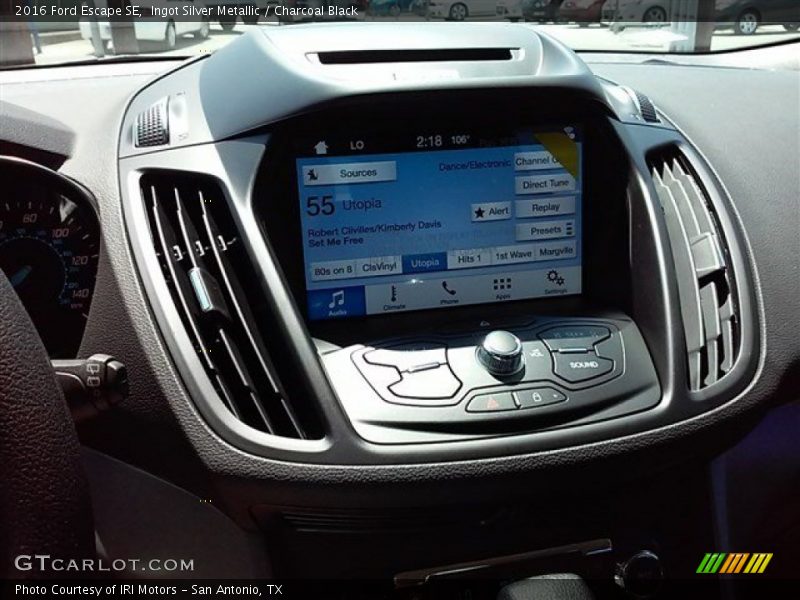 Ingot Silver Metallic / Charcoal Black 2016 Ford Escape SE