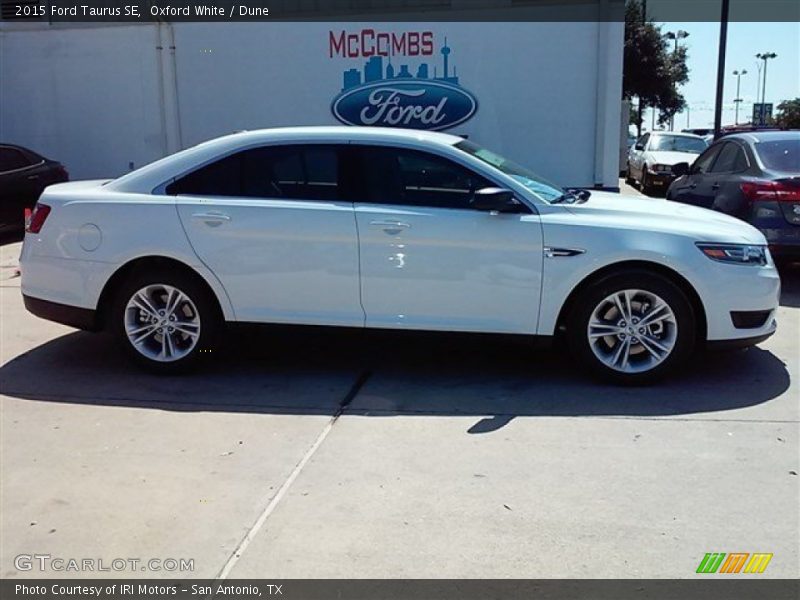 Oxford White / Dune 2015 Ford Taurus SE