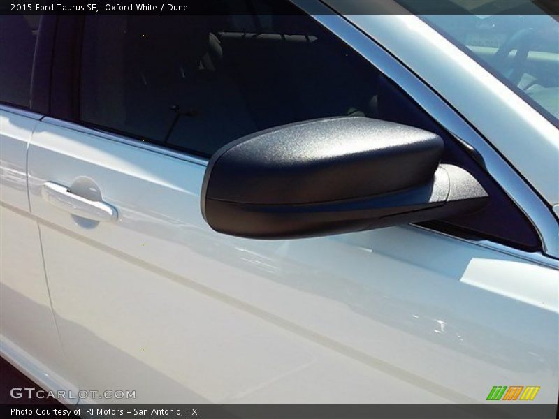 Oxford White / Dune 2015 Ford Taurus SE