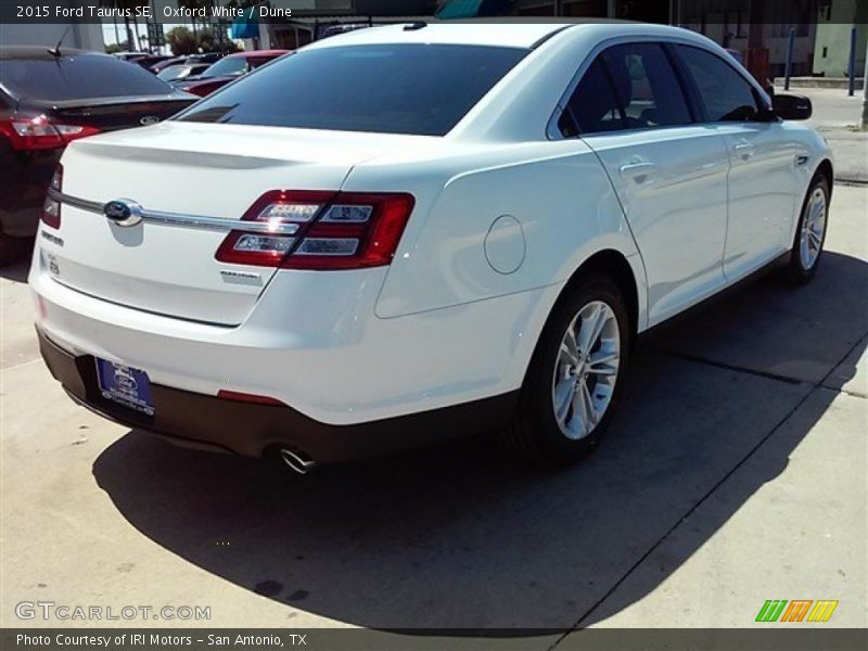 Oxford White / Dune 2015 Ford Taurus SE