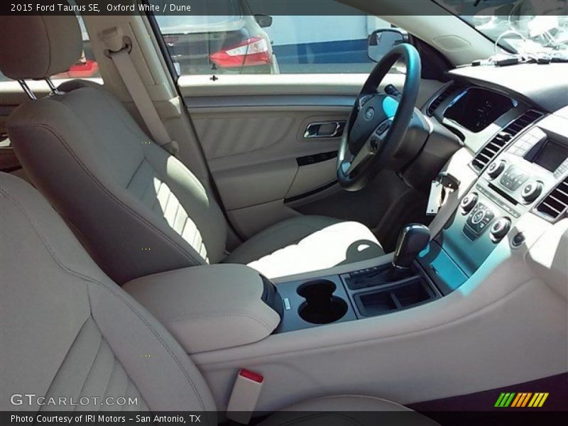 Oxford White / Dune 2015 Ford Taurus SE