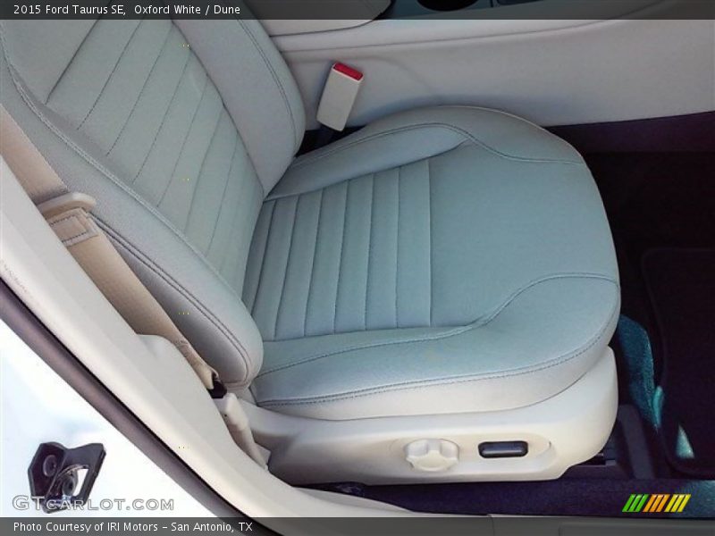 Oxford White / Dune 2015 Ford Taurus SE