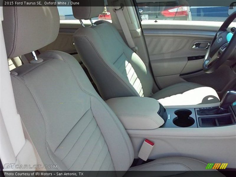 Oxford White / Dune 2015 Ford Taurus SE