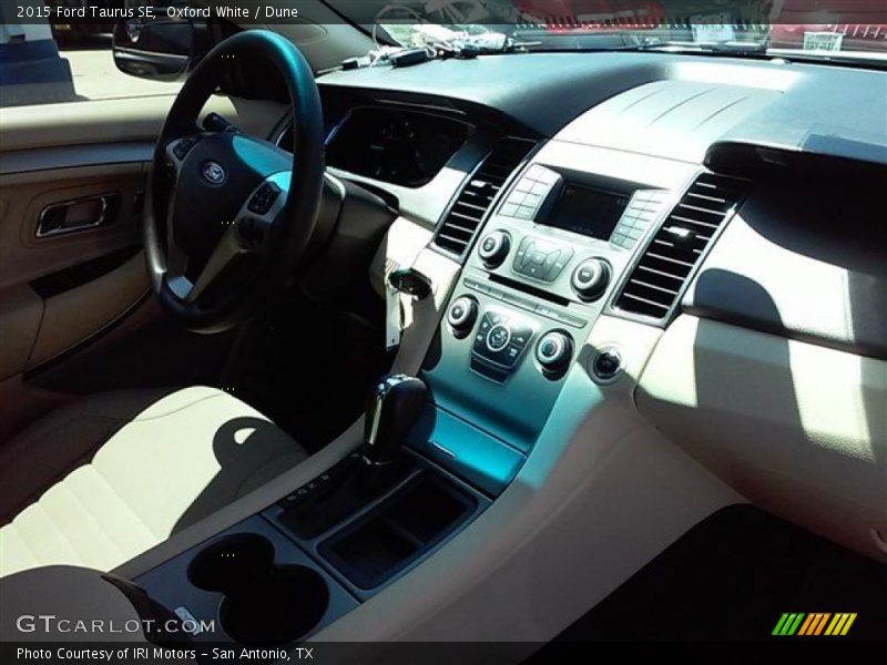 Oxford White / Dune 2015 Ford Taurus SE