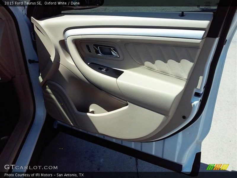Oxford White / Dune 2015 Ford Taurus SE