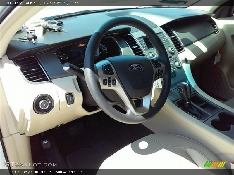 Oxford White / Dune 2015 Ford Taurus SE