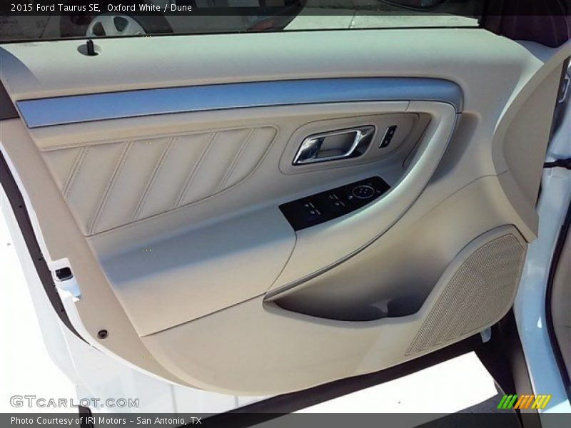 Oxford White / Dune 2015 Ford Taurus SE