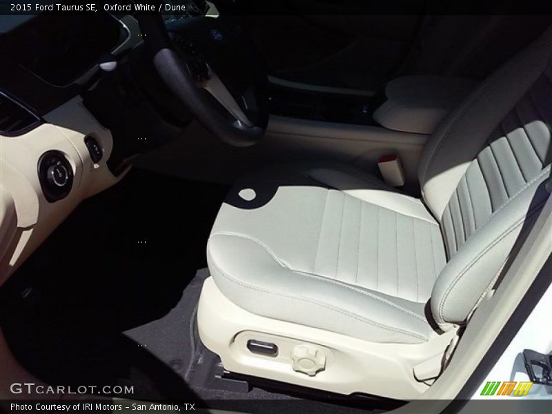 Oxford White / Dune 2015 Ford Taurus SE