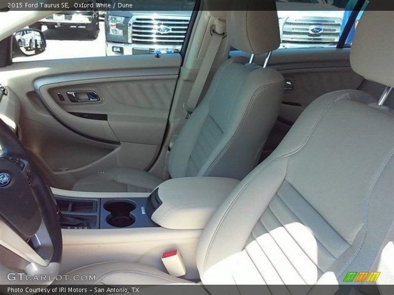 Oxford White / Dune 2015 Ford Taurus SE