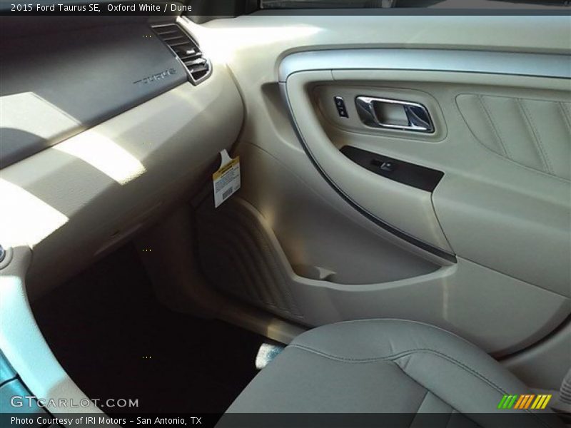Oxford White / Dune 2015 Ford Taurus SE