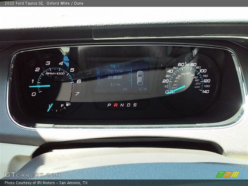 Oxford White / Dune 2015 Ford Taurus SE