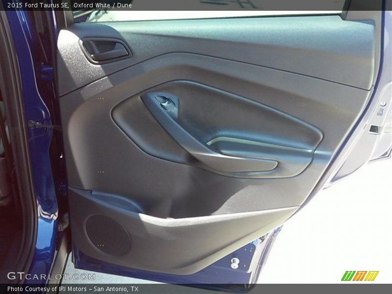 Oxford White / Dune 2015 Ford Taurus SE
