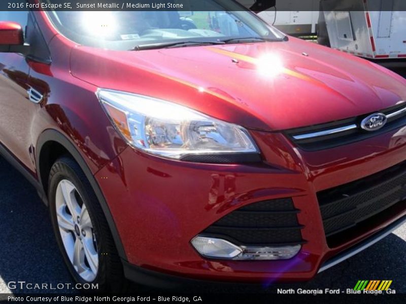 Sunset Metallic / Medium Light Stone 2016 Ford Escape SE