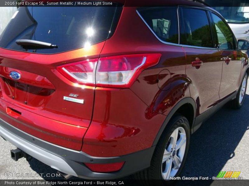 Sunset Metallic / Medium Light Stone 2016 Ford Escape SE